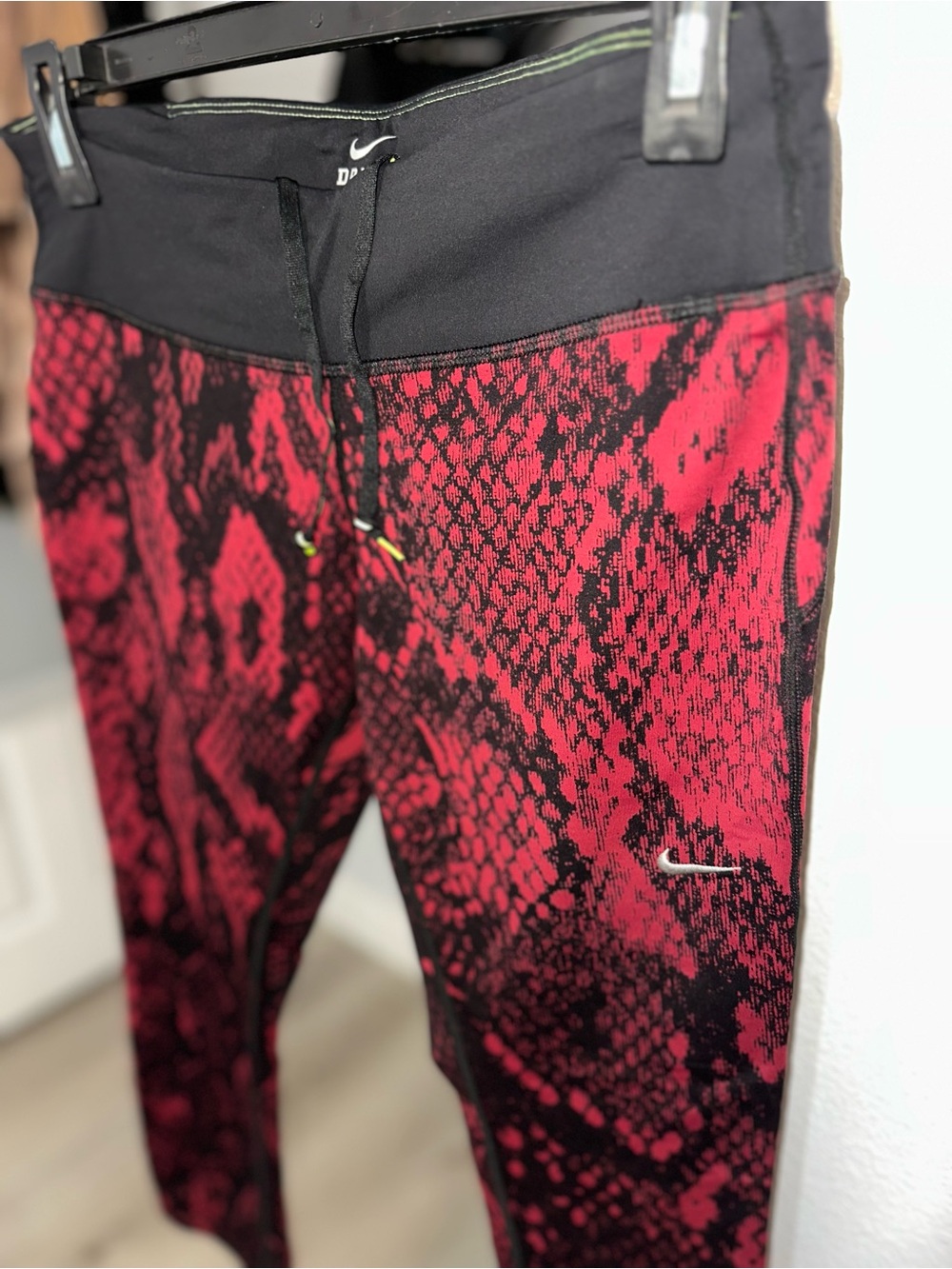Nike Women’s Red & Black Snake-Print Leggings